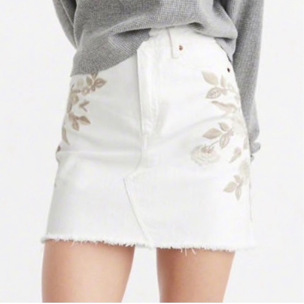 Abercrombie & Fitch Zoe White Embroidered Denim Mini Skirt Floral Raw Hem 24 00R